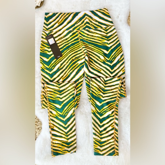 New with tags GREEN-BAY PACKERS ZUBAZ ZEBRA PRINT LEGGINGS SZ SM official NFL - Picture 2 of 5